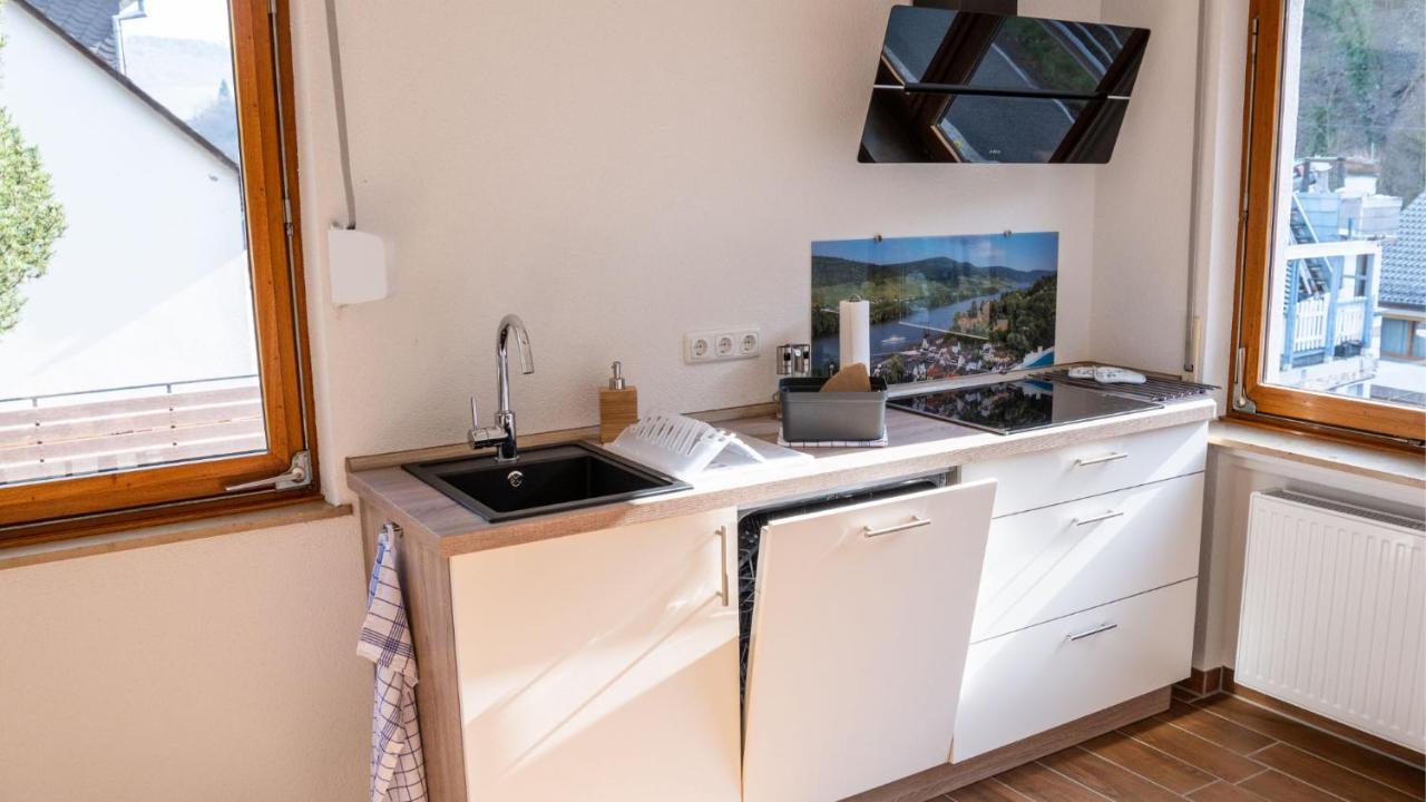 Rheintal-Ferien - 90 Qm Ferienwohnung Mit Wine & Style - Dein Urlaub Am Rhein Niederheimbach エクステリア 写真